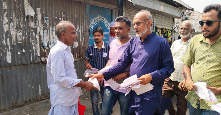 ভোট বর্জনের আহ্বান জানিয়ে বিএনপির লিফলেট বিতরণ