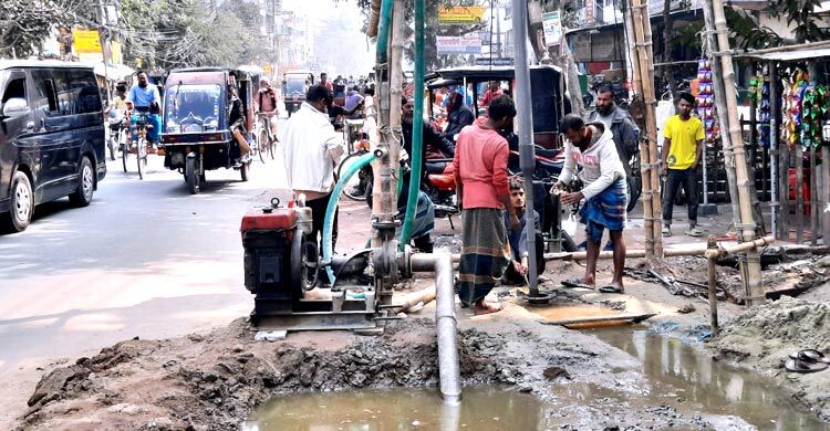 সরকারি জায়গায় বিএনপি নেতার নলকূপ স্থাপনের অভিযোগ