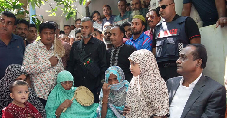 বাগেরহাটে নিহত সাংবাদিক হায়াতের পরিবারের পাশে বিএনপি