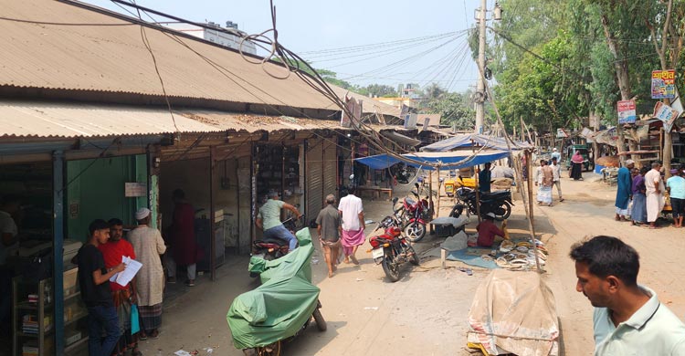 সিরাজগঞ্জের বেলকুচিতে আব্দুর রাজ্জাক মণ্ডল নামে এক বিএনপি নেতার বিরুদ্ধে মার্কেটে থাকা