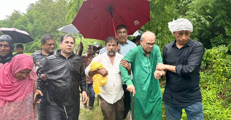 ফুটবলার ঋতুপর্ণা চাকমার অসুস্থ মায়ের পাশে বিএনপি
