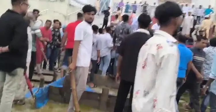 শরীয়তপুরে জামায়াতের অনুষ্ঠানে বিএনপির হামলা, সাংবাদিককে মারধর