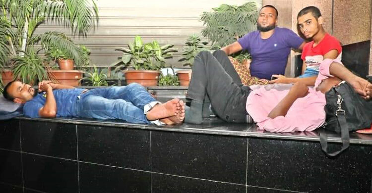 নয়াপল্টনে খোলা আকাশের নিচে ঘুমাচ্ছেন বিএনপি নেতাকর্মীরা