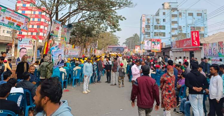 নারায়ণগঞ্জে প্রধান সড়ক আটকে স্বেচ্ছাসেবক দলের সমাবেশ