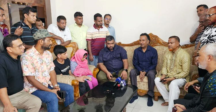 নিহত রজনীর পরিবারের সঙ্গে দেখা করলেন বিএনপি নেতা সোহেল