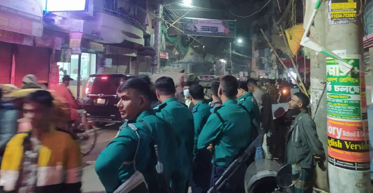 মিরপুরে নির্বাচনি প্রচারপত্র বিলিকে কেন্দ্র করে জামায়াত-বিএনপির সংঘর্ষ