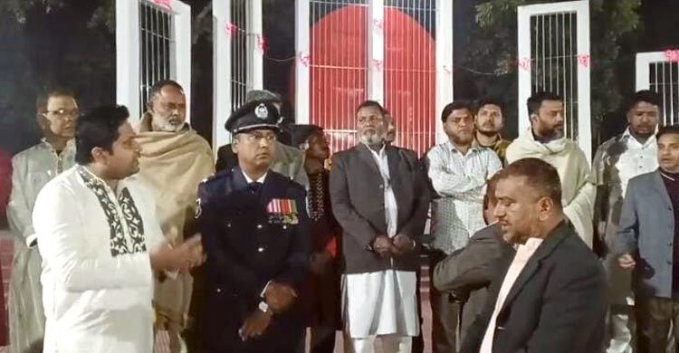 শহীদ মিনারে ইউএনওকে শাসালেন বিএনপি নেতাকর্মীরা