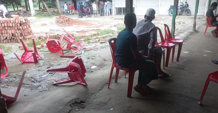 ব্যানারে নেতার ছবি না থাকায় বিএনপি কার্যালয় ভাঙচুর