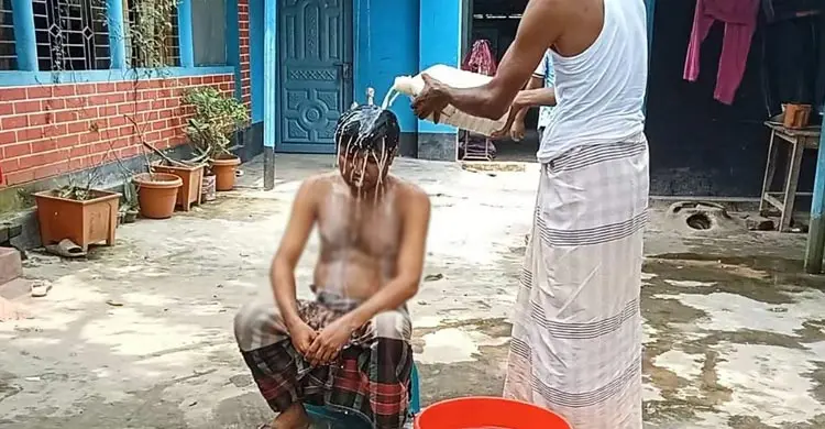 দুধ দিয়ে গোসল করে রাজনীতি ছাড়লেন বিএনপি কর্মী