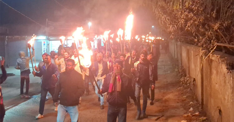 বাউফলে বিএনপির মনোনয়ন বাতিল দাবিতে একাংশের মশাল মিছিল