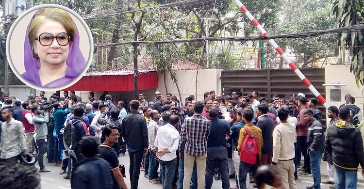 Crowd outside Firoza to bid farewell to Khaleda
