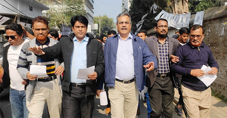 ‘দেশকে বিদেশিদের কাছে জিম্মি করে রেখেছে সরকার’