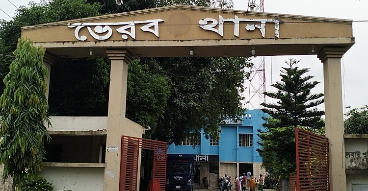 ভৈরবে কেন্দ্রের পাশে বিশৃঙ্খলা, ইউনিয়ন বিএনপির সভাপতি আটক