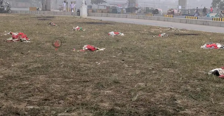 পূর্বাচল সড়কের আবর্জনা অপসারণ করছে সিটি করপোরেশন