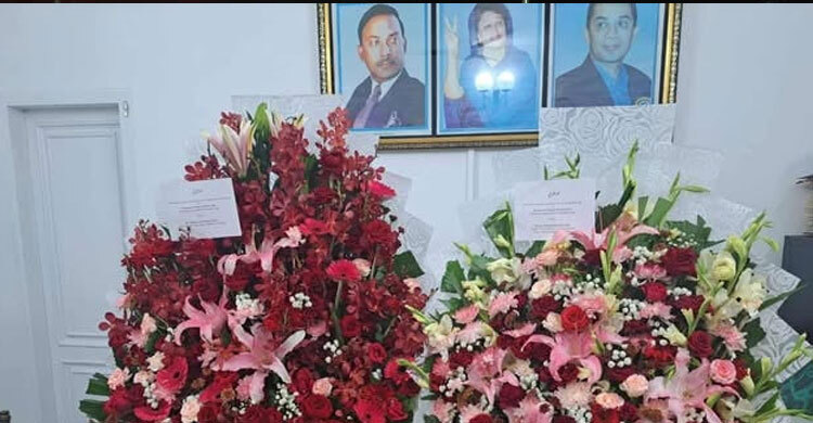 খালেদার আরোগ্য কামনায় পাকিস্তান প্রধানমন্ত্রীর ফুলেল শুভেচ্ছা