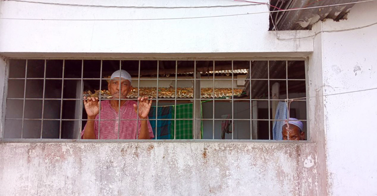 সন্তানের মুখ দেখার দীর্ঘ অপেক্ষা কাটে না বাবা-মায়ের