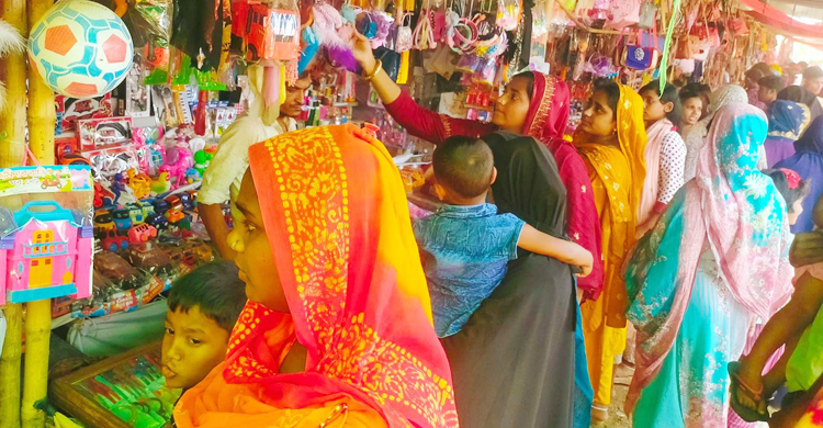 বগুড়ায় বউ মেলায় নারীদের ঢল