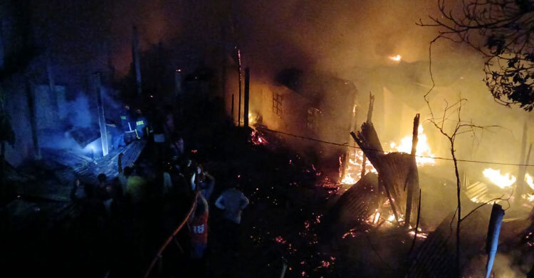 বোয়ালখালীতে আগুনে পুড়লো ৫ বসতঘর