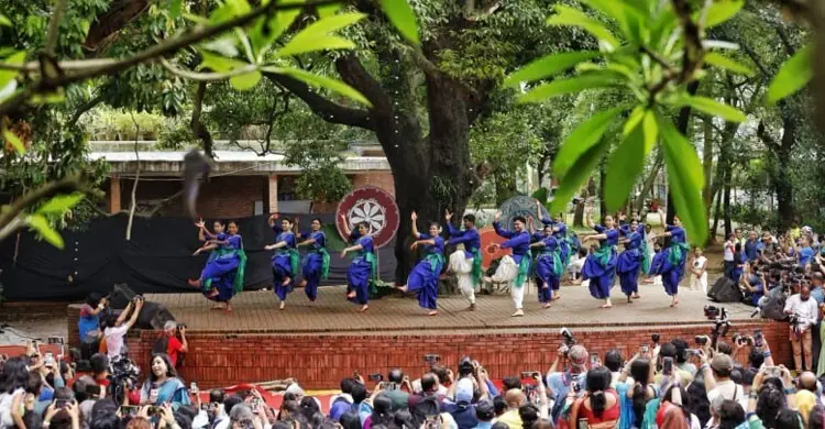 বর্ষা উদযাপনের সঙ্গে বন্যার্তদের সহায়তা