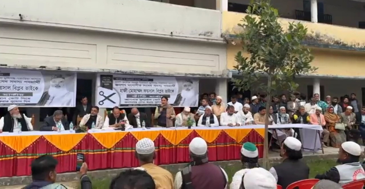 নৌকা ছেড়ে কাঁচি মার্কায় ভোট চাইলেন আওয়ামী লীগ সভাপতি