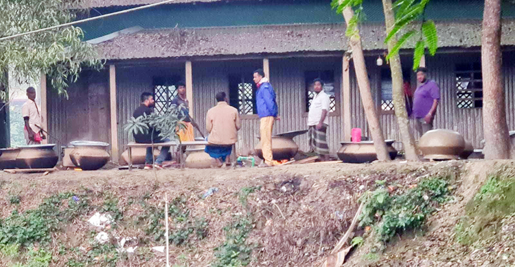 নৌকার প্রচারণায় ১০ ডেকচি খিচুড়ি, বিএনপি নেতাকে জরিমানা