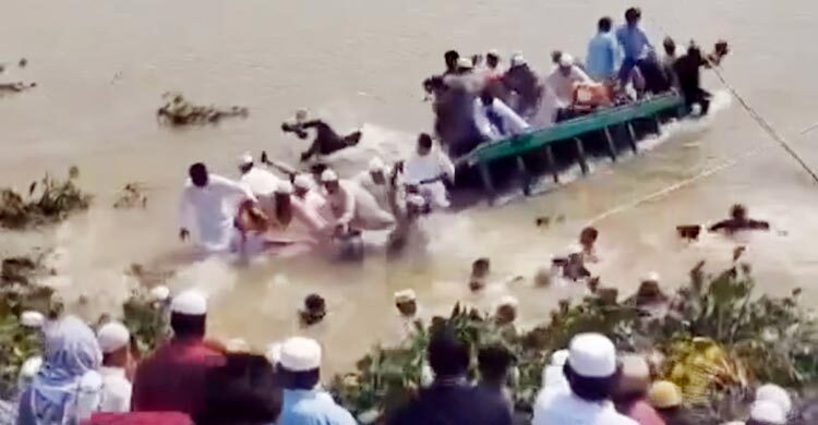 ঈদের নামাজ শেষে ফেরার পথে নৌকাডুবি