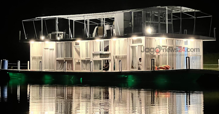 পর্যটকদের পছন্দের শীর্ষে কাপ্তাই হ্রদে ছুটে চলা হাউজবোট