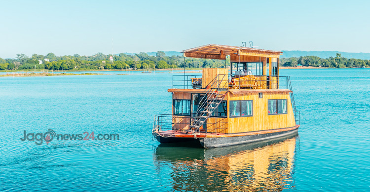পর্যটকদের পছন্দের শীর্ষে কাপ্তাই হ্রদে ছুটে চলা হাউজবোট