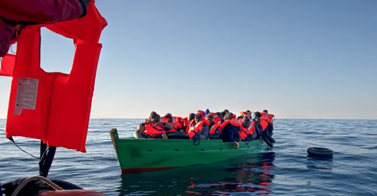 Migrant boats sink off Tunisia; more than 20 missing, 4 dead