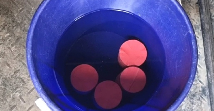 বাড়িতে বোমা রেখে চাঁদার হুমকি