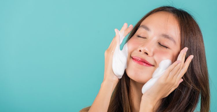 সকালের সহজ অভ্যাসে ত্বক থাকবে সতেজ