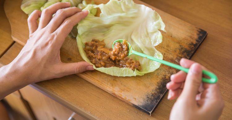 সন্ধ্যার নাস্তায় বানিয়ে নিন বাঁধাকপির মোমো