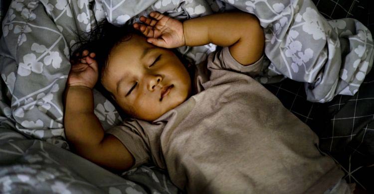 শিশুর দিনের ঘুম কতটা জরুরি