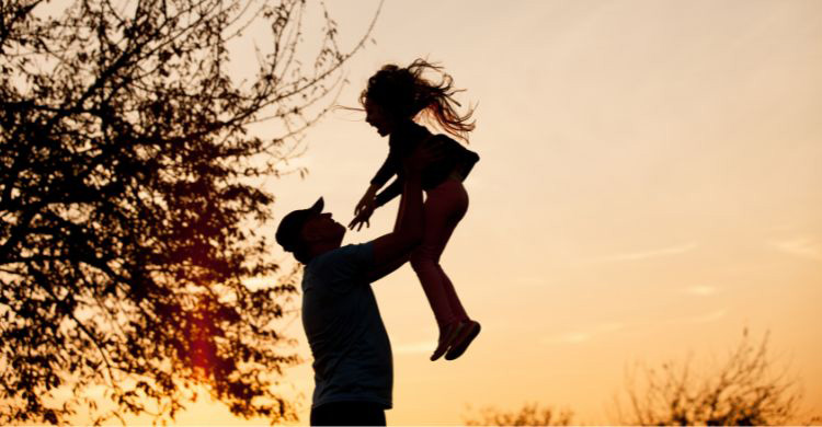 আত্মবিশ্বাসী সন্তানের ভিত তৈরি করে বাবার নীরব প্রভাব