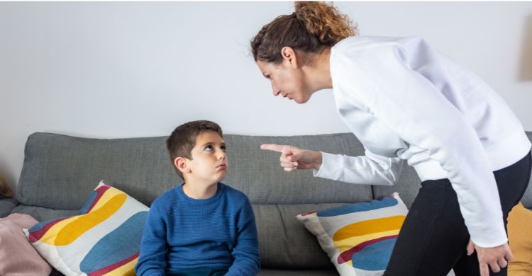 সন্তানকে শারীরিক আঘাত করার প্রভাব জানেন কি