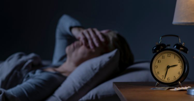 অনিদ্রায় ভুগলে কখন ডাক্তারের পরামর্শ নেবেন