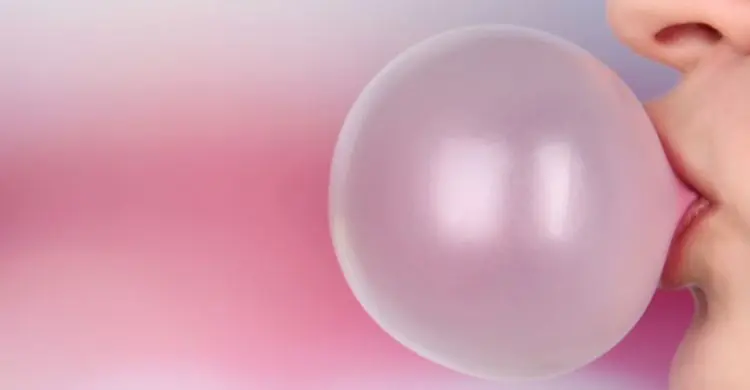 চুইং গাম গিলে ফেললে কী হয়