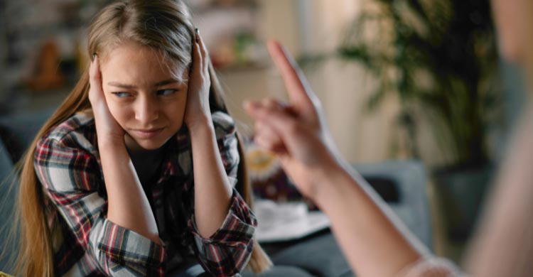 আপনার যে কথাগুলো সন্তানের আত্মবিশ্বাস ভেঙ্গে দিতে পারে