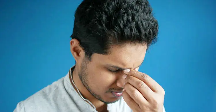 ঘুম থেকে উঠেই মাথা ব্যথা? থাকতে পারে এসব কারণ