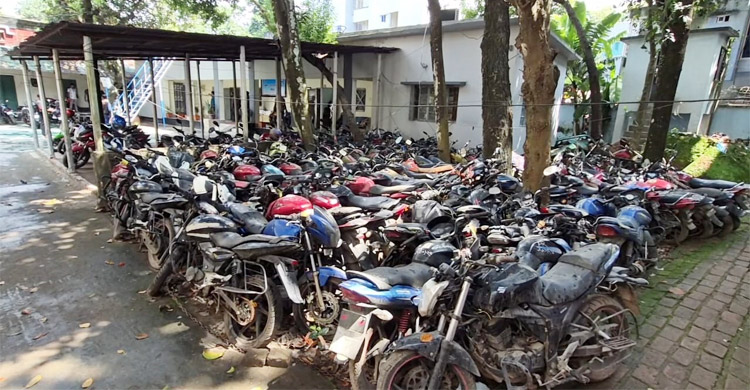 মামলায় জব্দ শত শত গাড়ি এখন ভাঙাড়ি