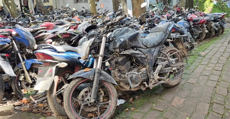 মামলায় জব্দ শত শত গাড়ি এখন ভাঙাড়ি
