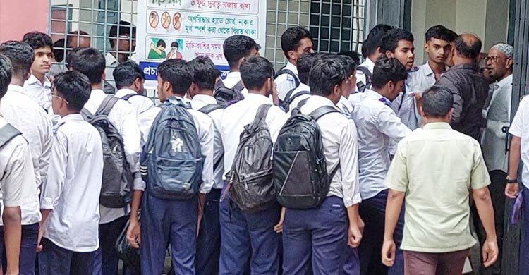 সব পরীক্ষার্থীকে ‘বি’ গ্রেড, বগুড়া জিলা স্কুলে বিক্ষোভ