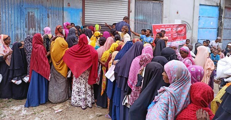 ‘কখনো ভাবিনি আটা কিনতে লাইনে দাঁড়াতে হবে, খুব অভাবে আছি’