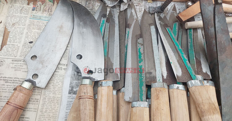 শেষ মুহূর্তে চাপাতি-চাকু-ছুরি কেনার ধুম