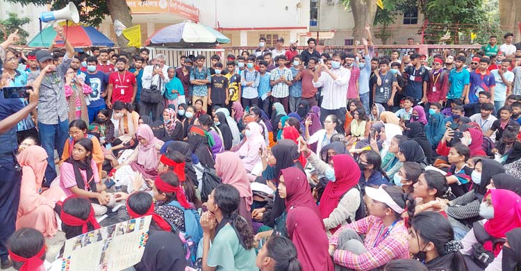 বগুড়ায় &lsquo;মার্চ ফর জাস্টিস&rsquo; কর্মসূচিতে শিক্ষার্থীদের বিক্ষোভ