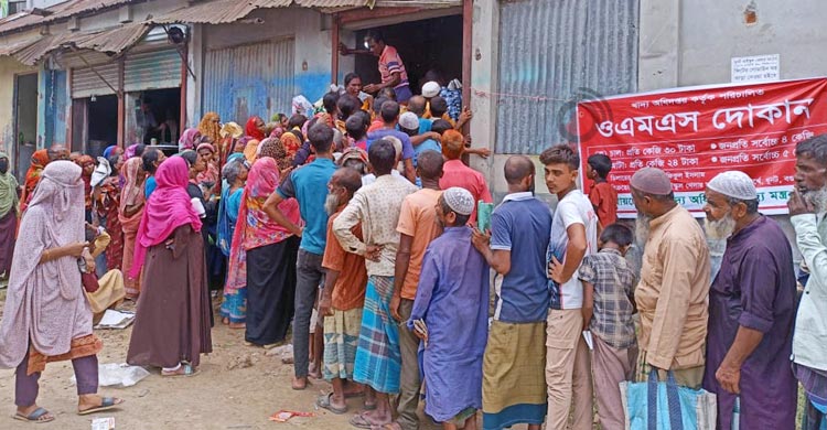 ‘কখনো ভাবিনি আটা কিনতে লাইনে দাঁড়াতে হবে, খুব অভাবে আছি’