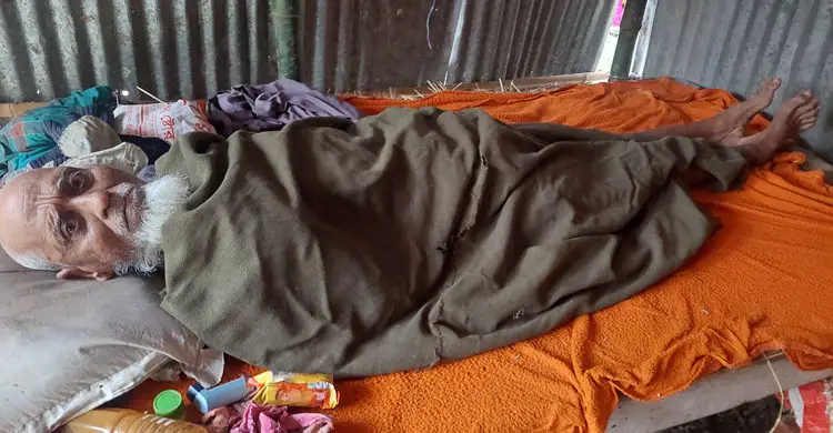শেষ বয়সে খুপরিতে দিন কাটছে প্রবাসীর, পাশে নেই স্ত্রীসহ স্বজনরা