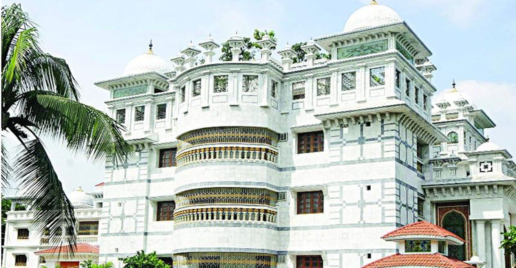 ‘৫০০ কোটি’ টাকার বাড়ির মালিকের নামে মামলা