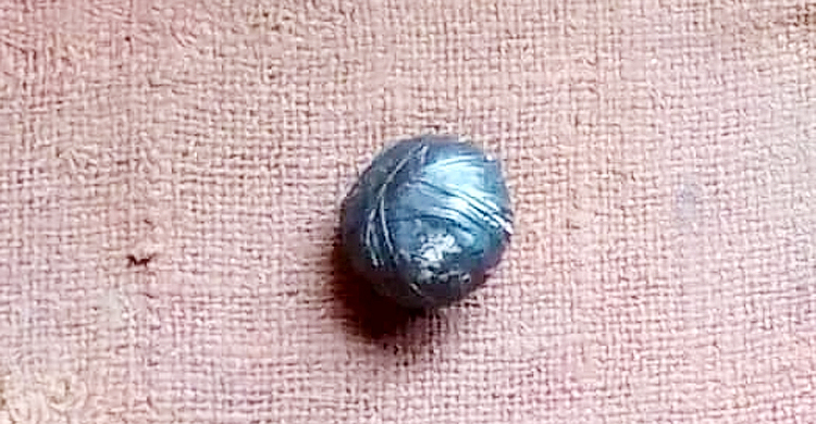 মধ্যরাতে ইউপি মেম্বারের বাড়ির চালে ফাটলো পটকা