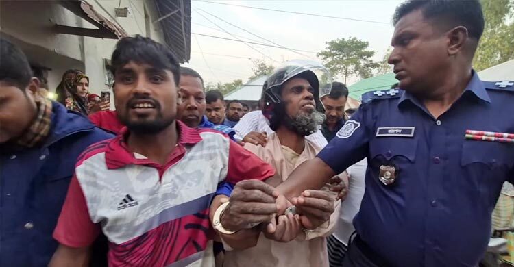 বগুড়ায় স্ত্রীকে কুড়াল দিয়ে কুপিয়ে হত্যা, স্বামী আটক